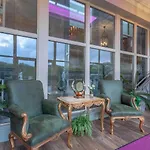 伯里赛利的城堡酒店 4* 特拉利