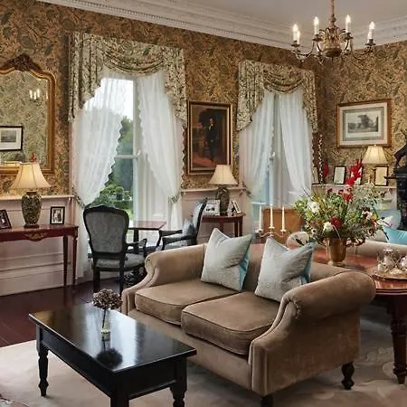 Ballyseede Castle מלון