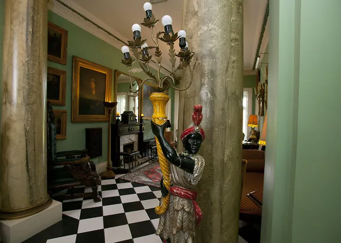 伯里赛利的城堡酒店 酒店 特拉利